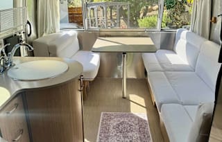 Airstream Luxury - Flying Cloud 25FB