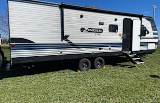 2021 Zinger Lite ZR270BH Travel Trailer RV Rental