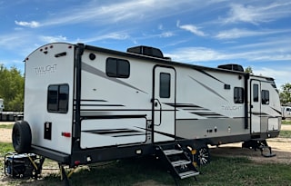 Easy Come, Easy Go RV | 2 Miles From F1 & COTA