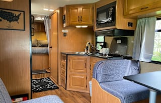 2018 Thor Motor Coach Majestic 28a