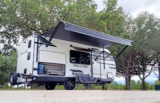 "Ruby" - 22' EZ-Haul RV Rental