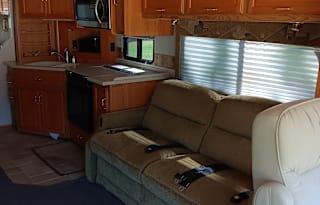 2003 Winnebago Journey 34H