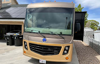 Holiday Rambler Admiral 32V