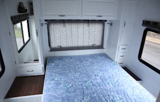 2004 Fleetwood RV Tioga w/Backup Camera