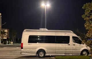 Tommy -2023 Mercedes-Benz airstream