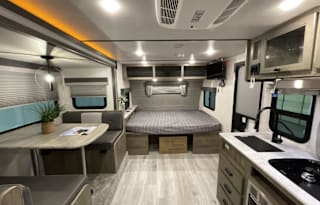 Fully Stocked 2022 Surveyor Legend 19BHLE