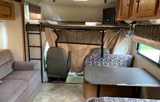 2010 Coachmen RV Freelander 32BH