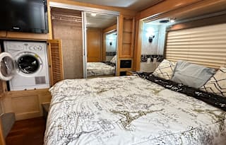2005 Fleetwood Discovery RV