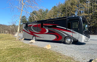 2022 Fleetwood RV Discovery 38N