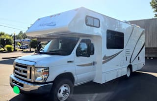 Thor Motor Coach Majestic 23A Off-Grid Solar