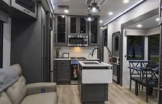 2022 Valor Alliance Toy Hauler Sleeps 9-10
