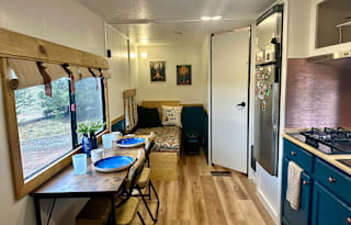 Off-grid, Renovated GLAMPING in the "Prowler"