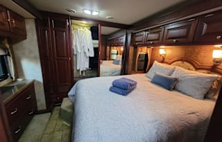 2011 Tiffin Motorhomes Allegro RED with Starlink!