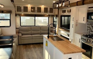 2-Bedroom Camper with Loft Spacious Fully Equipped
