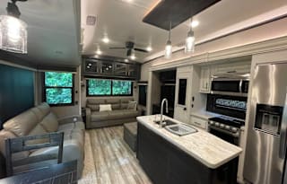 J&J's RV at The Christmas Cabin
