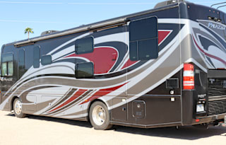 2021 Thor Palazzo 33.5 Diesel Pusher w/ Bunk Beds