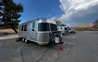 Airstream Flying Cloud 23FB - Wife Approved