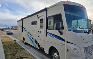 2020 Winnebago Vista 32Y