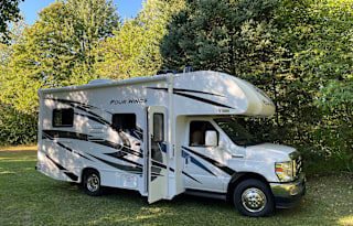 2023 Thor Motor Coach Four Winds - MIHappyCampers