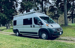 Luxury|Completely Off Grid|Full Kitchen/Bath|Awning|Bike Mount|2022 Build