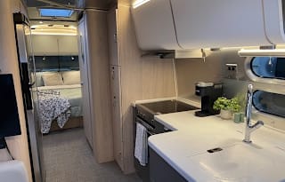 2021 Airstream Globetrotter 27FB - The LainnaBelle