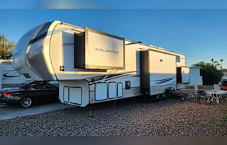 2022 Keystone RV Avalanche 390DS