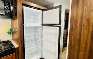 2020 CONVENIENT & EASY TO DRIVE WINNEBAGO CLASS C