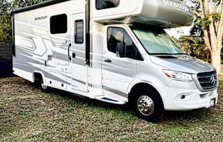 Sun Seeker Getaway: Rent our Adventure-Ready RV !!