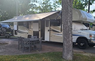 2015 Coachmen RV Leprechaun 317SA Ford 450