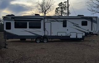 lUXURY Cedarcreek377BH
