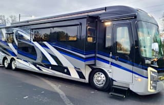 Welcome to "Daddy Bus".