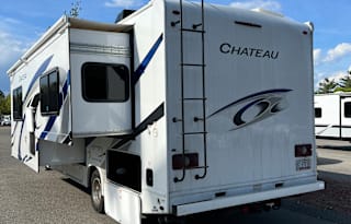 Kid and Pet Friendly Classy Chateau RV!