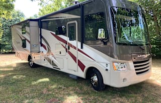 Sir Sleeps-A-Lot 2019 Coachmen Mirada 35BH Bunks