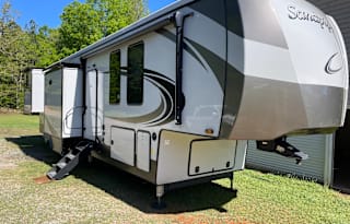 2022 Sandpiper Luxury 388BHRD