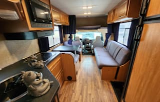 Rent the Thor Majestic 28A Class C RV