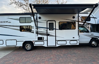 Forest River Sunseeker 2022 32 ft. with Bunk Beds