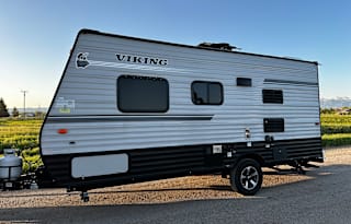 Vikki the Viking: 2018 Forest River RV VIKING 17FB