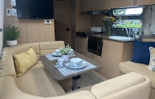 Airstream Flying Cloud 30 Bunk