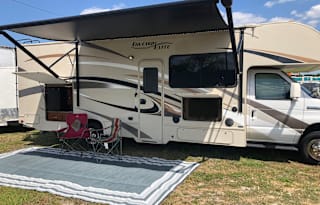 Pet Friendly, Outdoor Living, Top Shape Class C RV