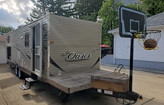 2018 Dual Toy Hauler w/ 2 kitchen & BasketBall ,sleeps 6