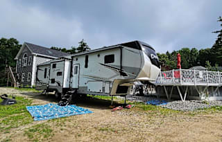Prime Time Crusader fifth wheel 395BHL 50AMP