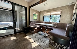 Family & Pet Friendly Toy Hauler!