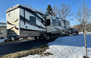 2019 DRV Luxury Suites FullHouse LX455