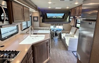 2022 Thor Motor Coach Omni BH35