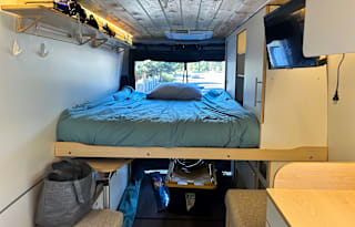 Beautifully Complete Home on Wheels!!