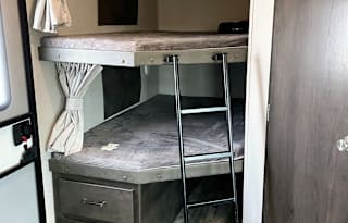 Mountaineer- Loaded Solar, half-ton ok bunkhouse