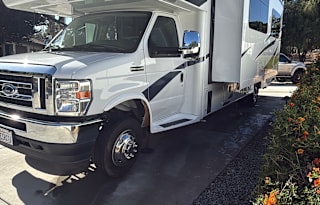 Luxury Jayco Greyhawk • Sleeps 6 • Summer-Ready!