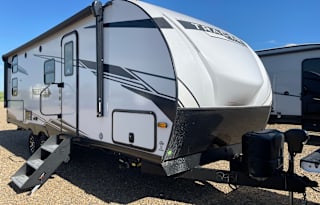 28' 2022 Tracer Bunkhouse - Sleeps 6 + 2 Children