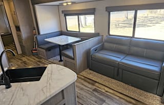 2022 Coleman Lantern 334BH