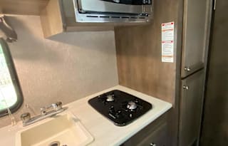 NO LIMITS! Easy tow! Sleeps 5! BUNKS!